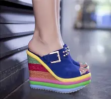 2016 nouvelles cales chaussures plate-forme d’été à fond épais petits rivets en cuir poisson lèvres Dames pantoufles en gros taille 31–40