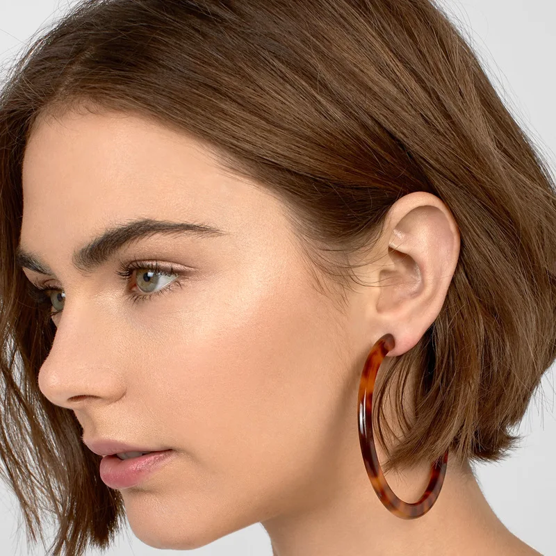 

XEDZ Korean version of the super exaggerated acetic acid acrylic sheet C-type earrings female Korean temperament simple wild