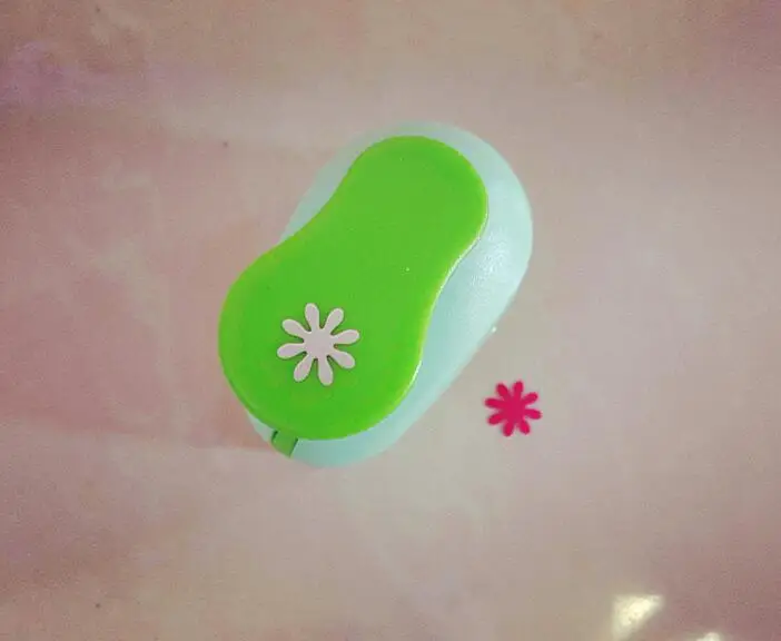 

free shipping lovely 8-10mm daisy shape craft punch paper punch hole punches diy toy,Scrapbook Handmade puncher