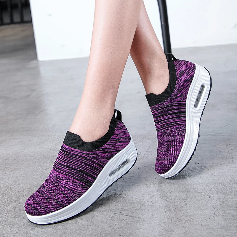 Новая женская обувь; дышащие сетчатые туфли на платформе, увеличивающие рост; удобные кроссовки для прогулок
