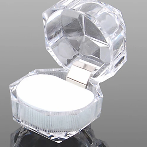 

Amazing Acrylic Ring Box for Jewellery Packing Display Transparent Carrying Cases for Ring Gift Hot Sale