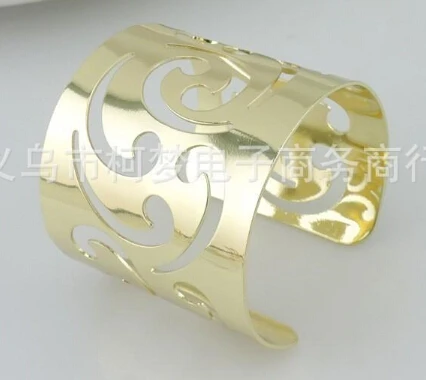 

Fashion Hot Elegant Hollow Napkin Rings silver Pierced lace Metal Ring wedding napkin holder Wedding table decoration Supplies