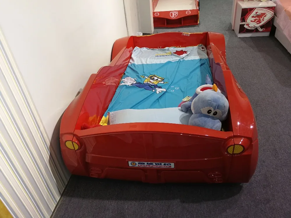 2017 أعلى الأزياء جديد ماكويلاج منضدة طقم سرير عصري الفاخرة مع ايفي Led يمكن اللعب الموسيقى ، قصة Fararri سيارة أطفال السرير