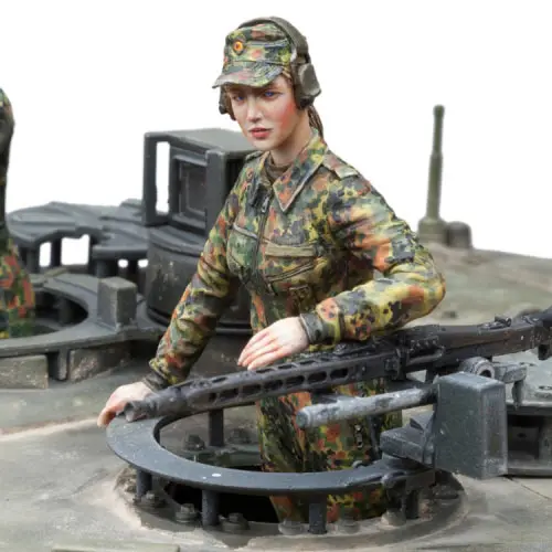 1/16 Unpainted Female Soldier Figure Model Standing Girl Garage Kits Unassembled 