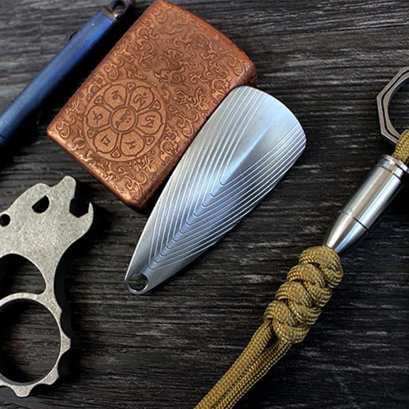 

1PC V Style Titanium EDC Wallet Belt Keychain Key Ring Car Key Gift Multi Tools Accessories Outdoor Camping Equipment
