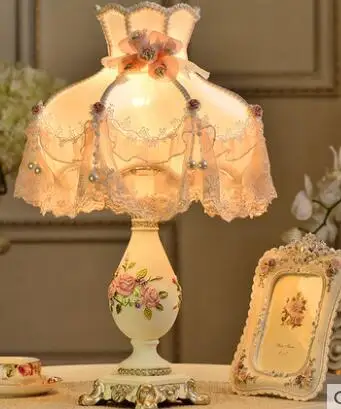 

European table lamp bedroom Princess idyllic luxury American warm bed wedding decoration lamp