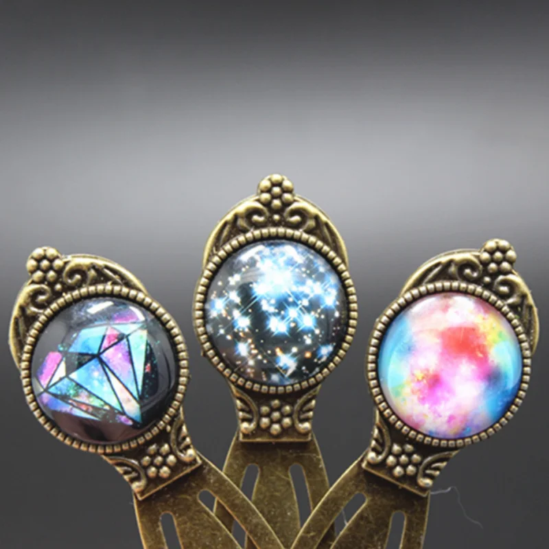 

1 Pcs/set Creative Retro bronze round bookmark , vintage metal crown bookmarks with glass gems as book page marker