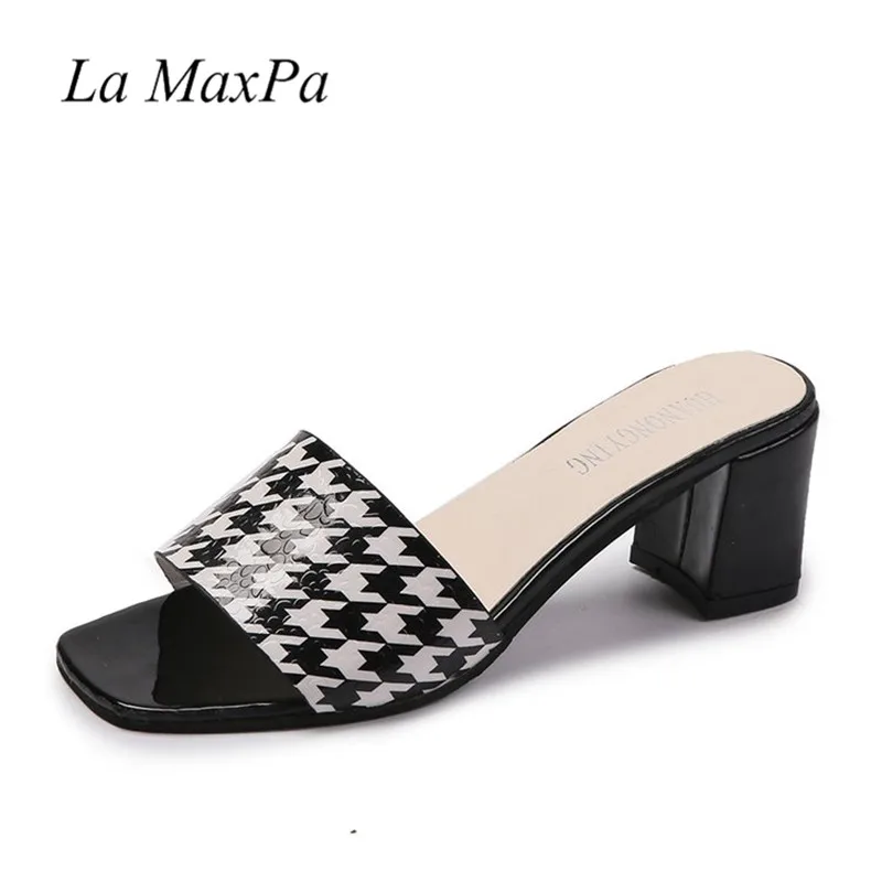 La MaxPa/Женская обувь; шлепанцы без задника; zapatos mujer; коллекция года; модные босоножки на высоком каблуке 5 см; черно-белые Тапочки с закрытым носком - Цвет: white