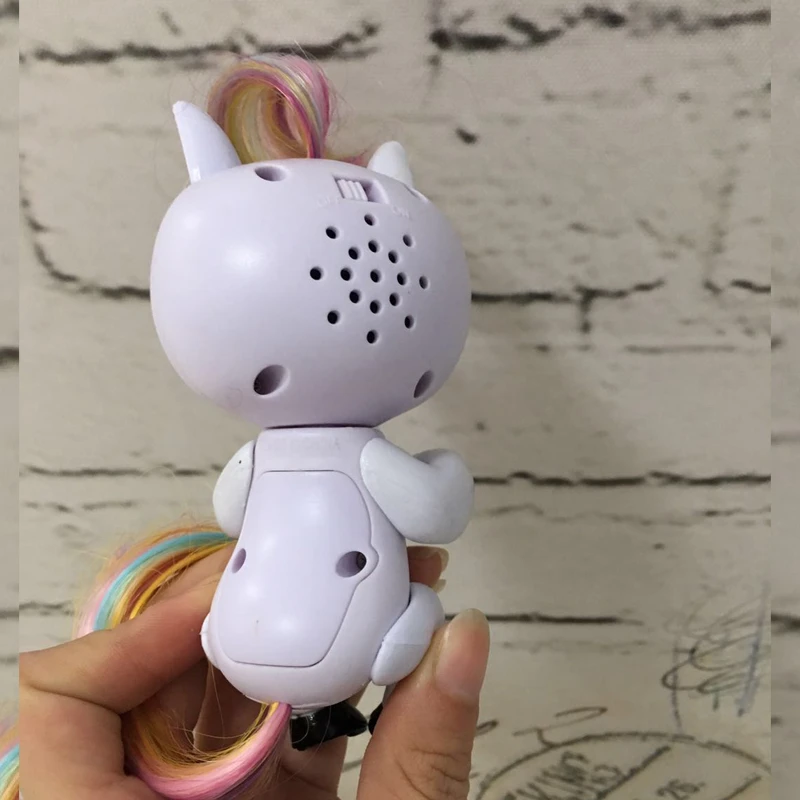 unicornio interactivo dedo