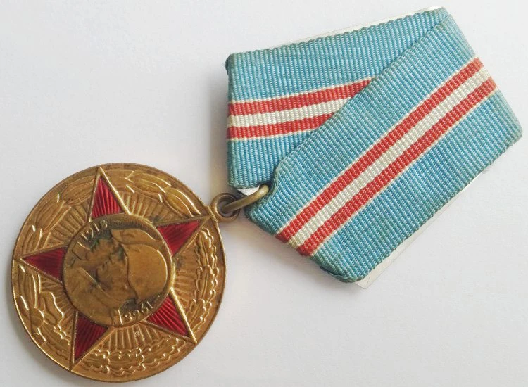 Оригинальная медаль на 50 летнюю годовщину Советской Армии 1968 значок щит золотые