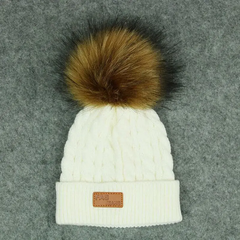 Осенне-зимняя детская шапка для маленьких мальчиков и девочек, теплые Вязаные Лыжные шапки, шерстяная вязаная шапка с помпоном, помпоном из меха енота, шапка с помпоном - Цвет: Белый