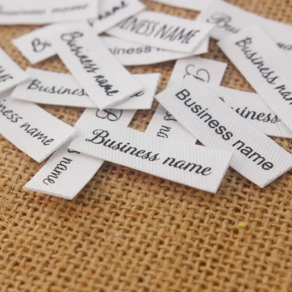 Бирки для вязаных изделий. Бурки одежда. Бирки для одежды. Жаккардовые бирки. Бирки для рукодельниц.