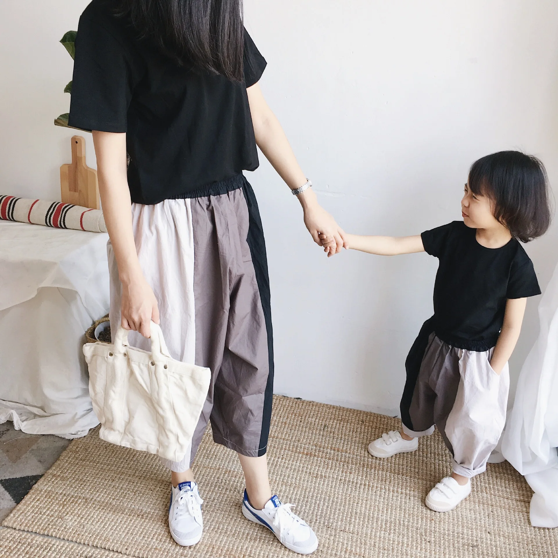 Весенне-летние тонкие модные штаны-шаровары в Корейском стиле для мам и детей, 3 цвета, комбинированные повседневные брюки