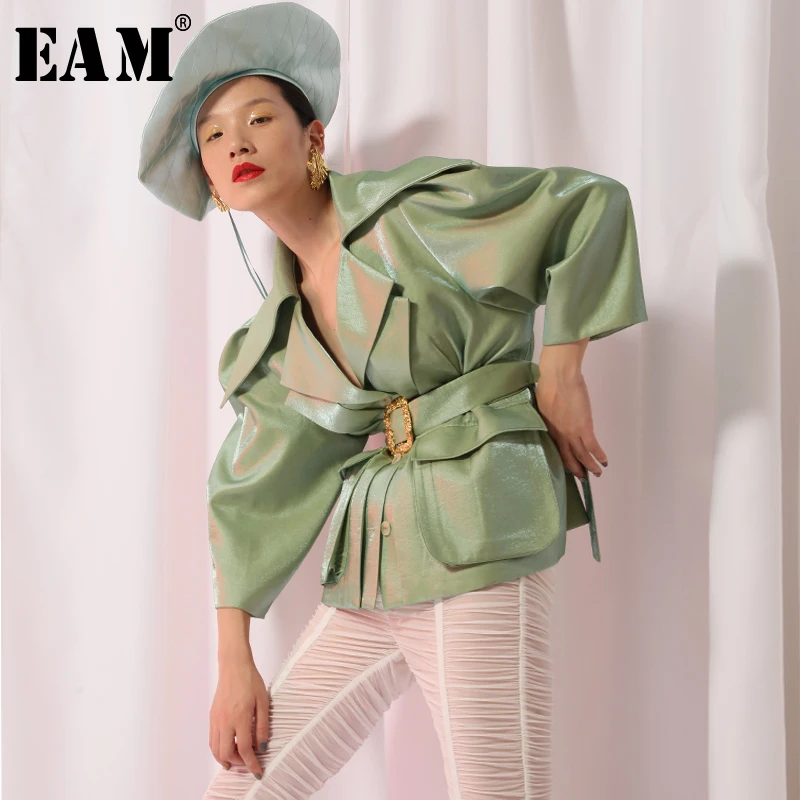 [EAM] 2019 New Spring Lapel Large Shoulder Long Sleeve Green Waist Bandage Pocket Loose Jacket Women Fashion Tide JH582