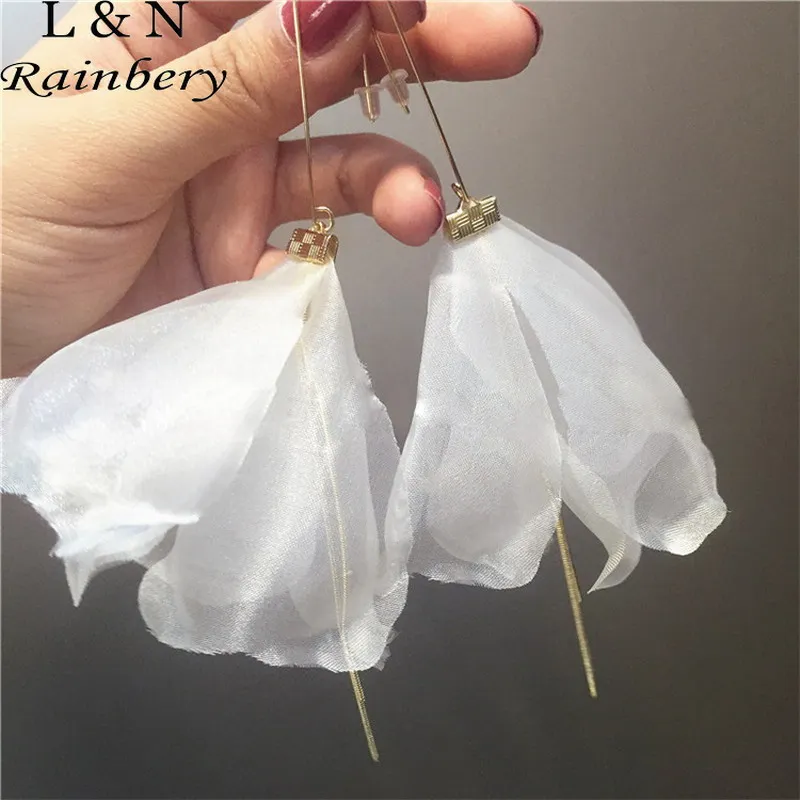 

Rainbery Temperament Is Contracted Fashion Big White Lace Flowers Joker Tide Dangle Earrings Statement Earrings Female JE0671