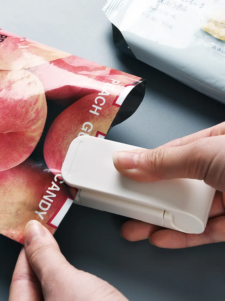 Portable-Sealing-Machine-Bag-Sealer-Electronic-Home-Heat-Vacuum-Seal-Packing-Plastic-Bag-Clips-Modern-Kitchen-Storage-Tools-07