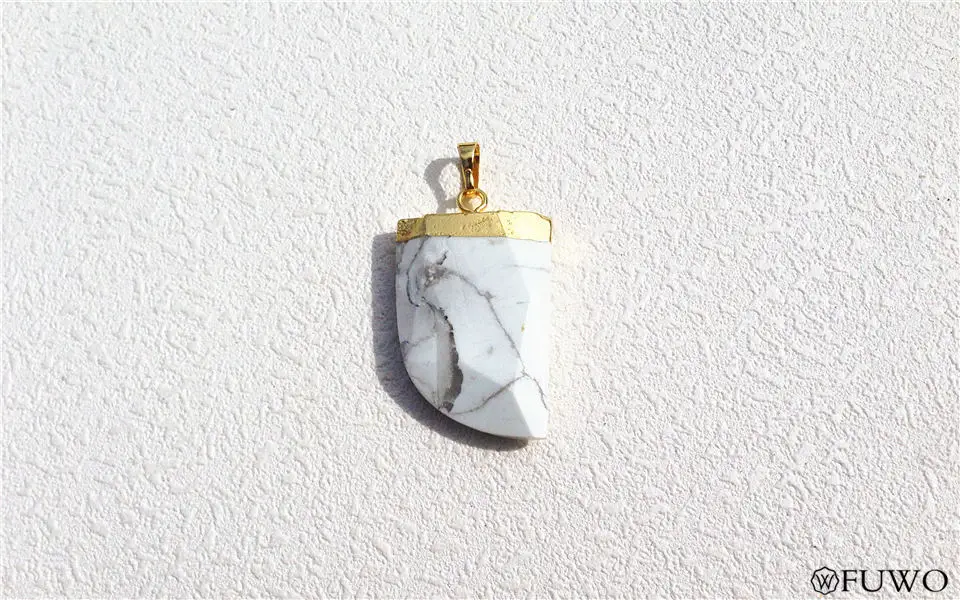 White howlite horn pendant 7