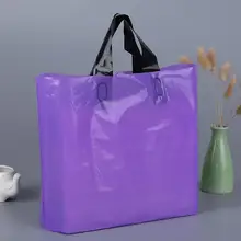 Напечатанные пластиковые упаковочные хозяйственные сумки с ручкой, Подгонянная одежда/подарочная упаковочная сумка Пользовательский логотип SN1318