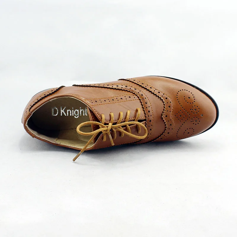Vintage Carved Women Brogue Oxfords Fashion Round Toe Lace Up Oxford Shoes For Women Big Size 34-43 Ladies Flat Oxfords