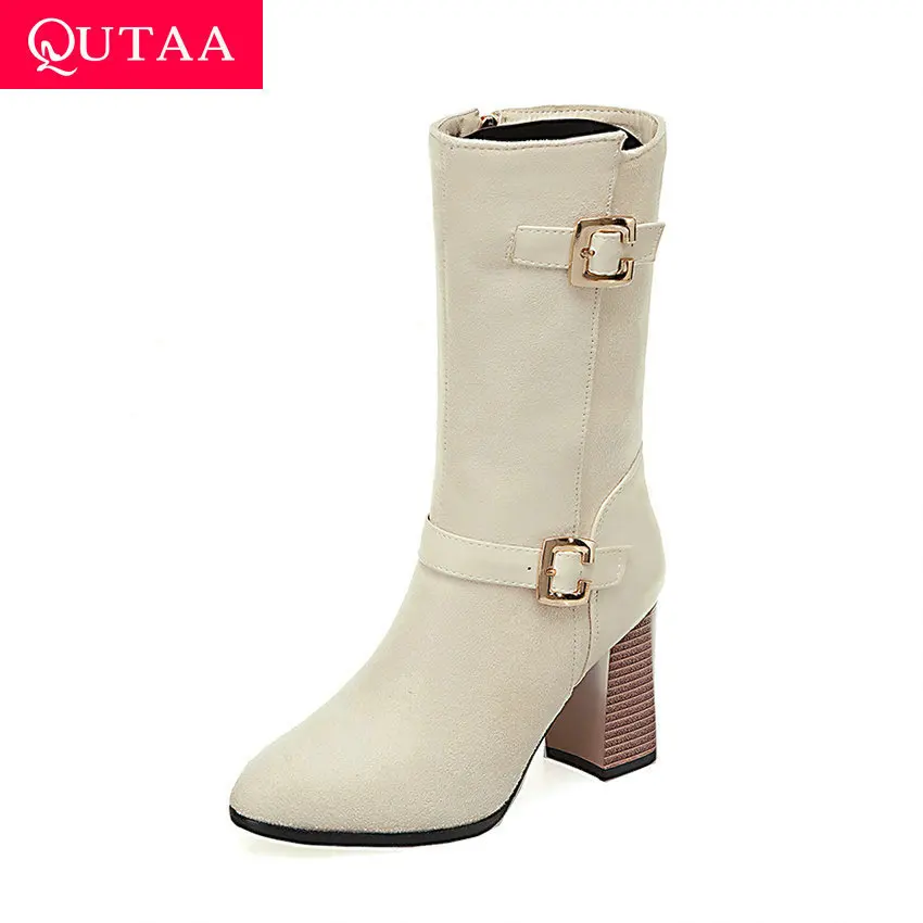 QUTAA/ г. Теплые зимние женские ботинки из искусственной кожи на меху модные ботинки до середины икры на высоком квадратном каблуке с боковой молнией и пряжкой размеры 34-43