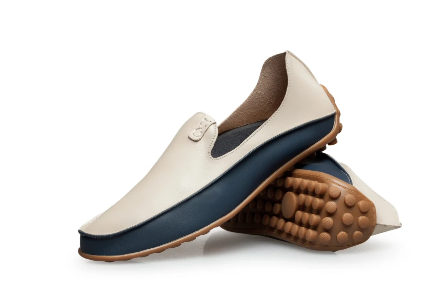 Летняя повседневная обувь мужские Кожаные Мокасины Мужчины вождения обувь Высокое качество Туфли без каблуков для мужчин размеры 36–47 два