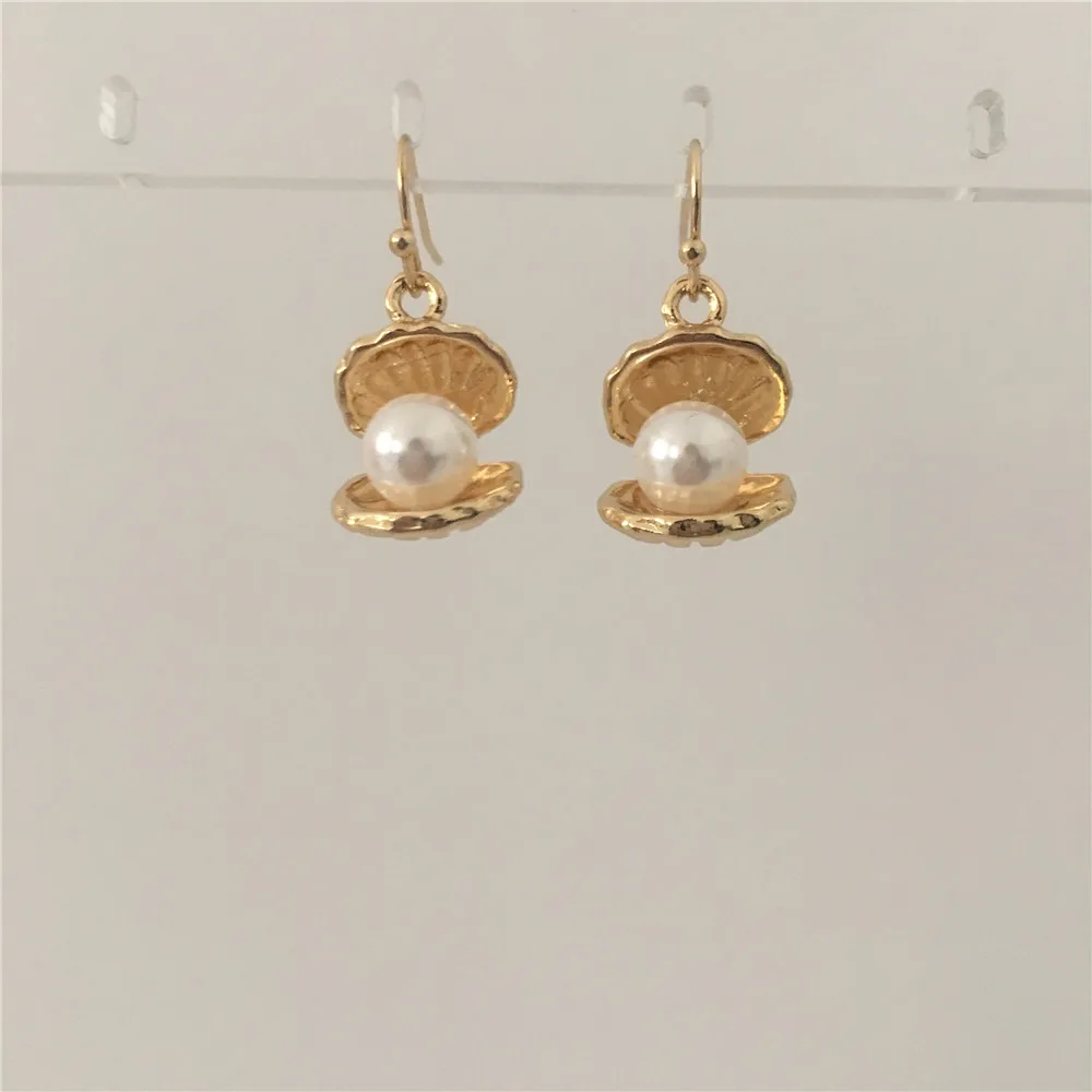 

CUTE EARRINGS GOLD COLOR PLATING WITH WHITE PEARL IN SHELL DROP EARRINGS FOR WOMEN GIRL