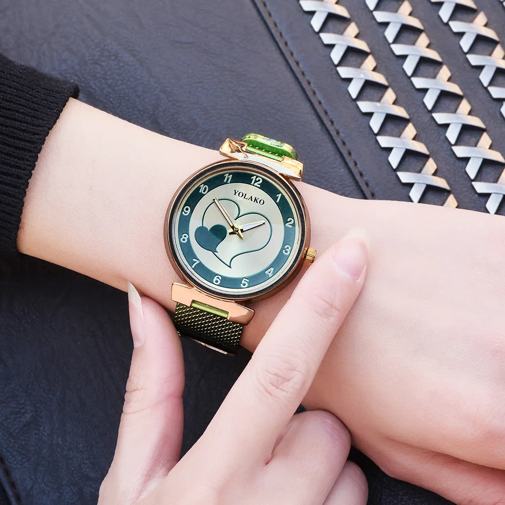 

2019 new fashion women's watch heartbeat moment student digital pointer quartz watch suitable for men and women lovers