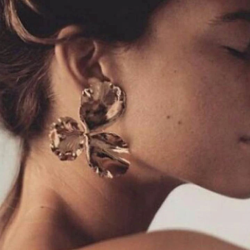 

Girlgo Vintage Geometric Flower Metal Stud Earrings for Women Simple Retro Punk Style Earrings Statement Charm Party Accessories