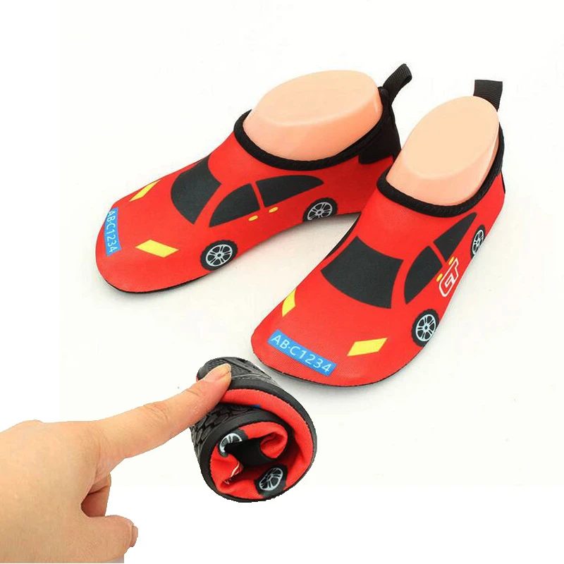 sapato infantil para piscina