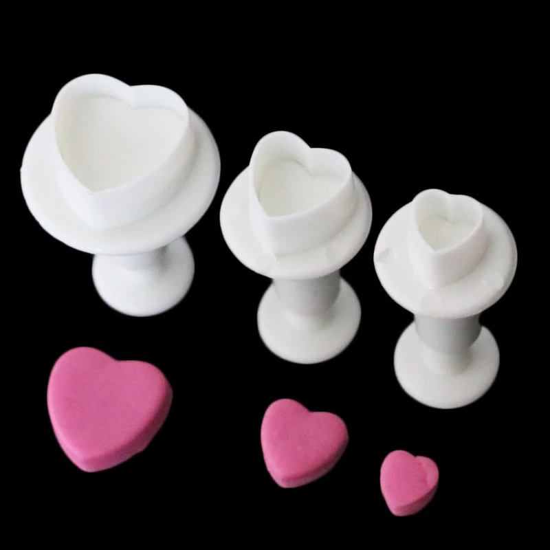 

3PCS Plastic Butterflies Heart Flower Cake Biscuit Fondant Decorating Cookie Plunger Cutter DIY Wedding Cake Mold Baking Tools