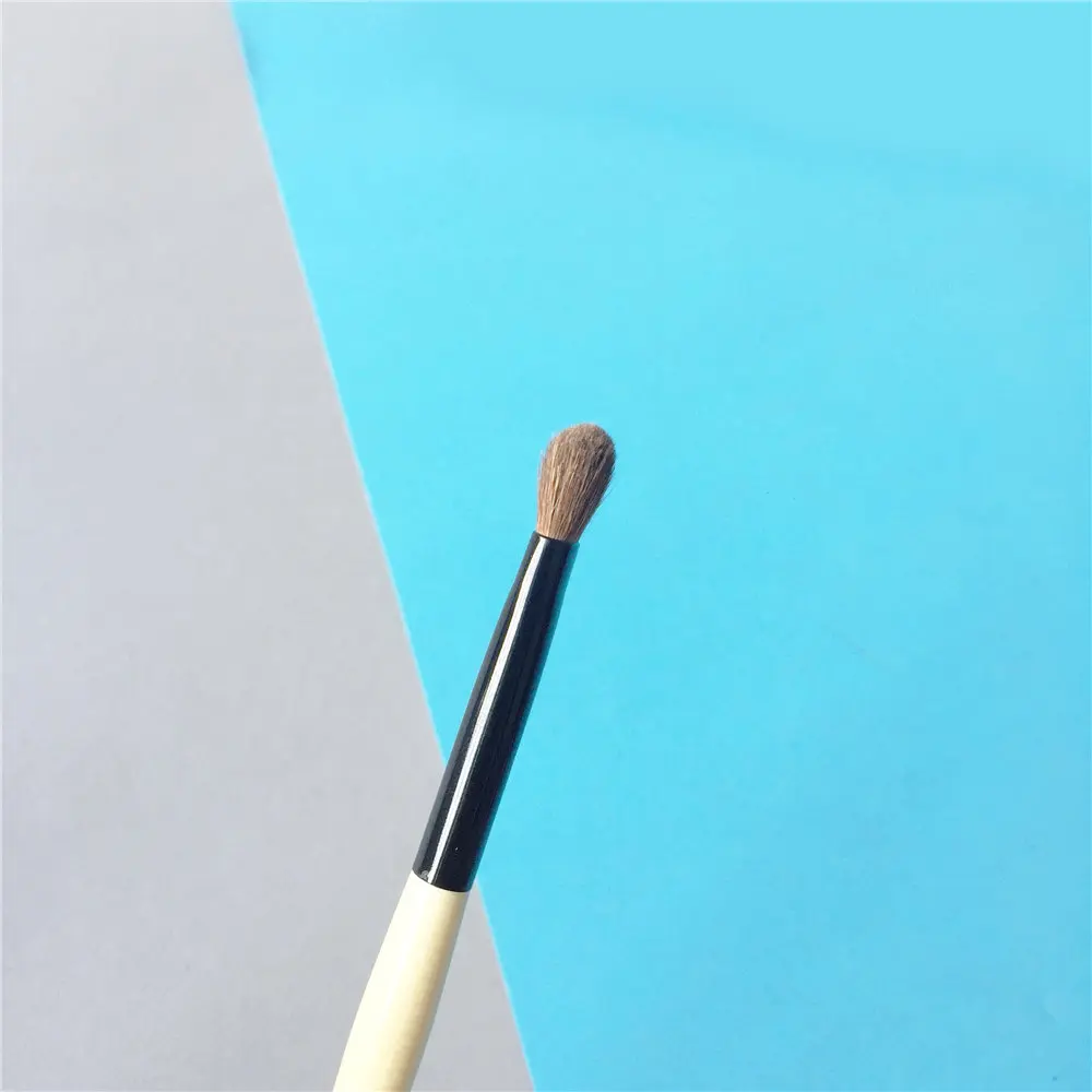 Bobbi Brown Eye Shadow Brush _ 3