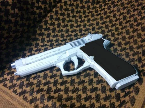 Бумажная модель 1: 1 огнестрельное оружие CS M92F 3D бумажный пистолет ручной работы игрушка