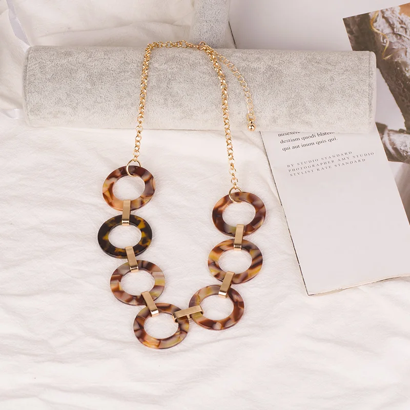 Vintage Fashion Acetic Acid Acrylic Metal Chains Necklaces Wholesale for Women Acetate Resin Geometric Round Pendants Jewelry (5)