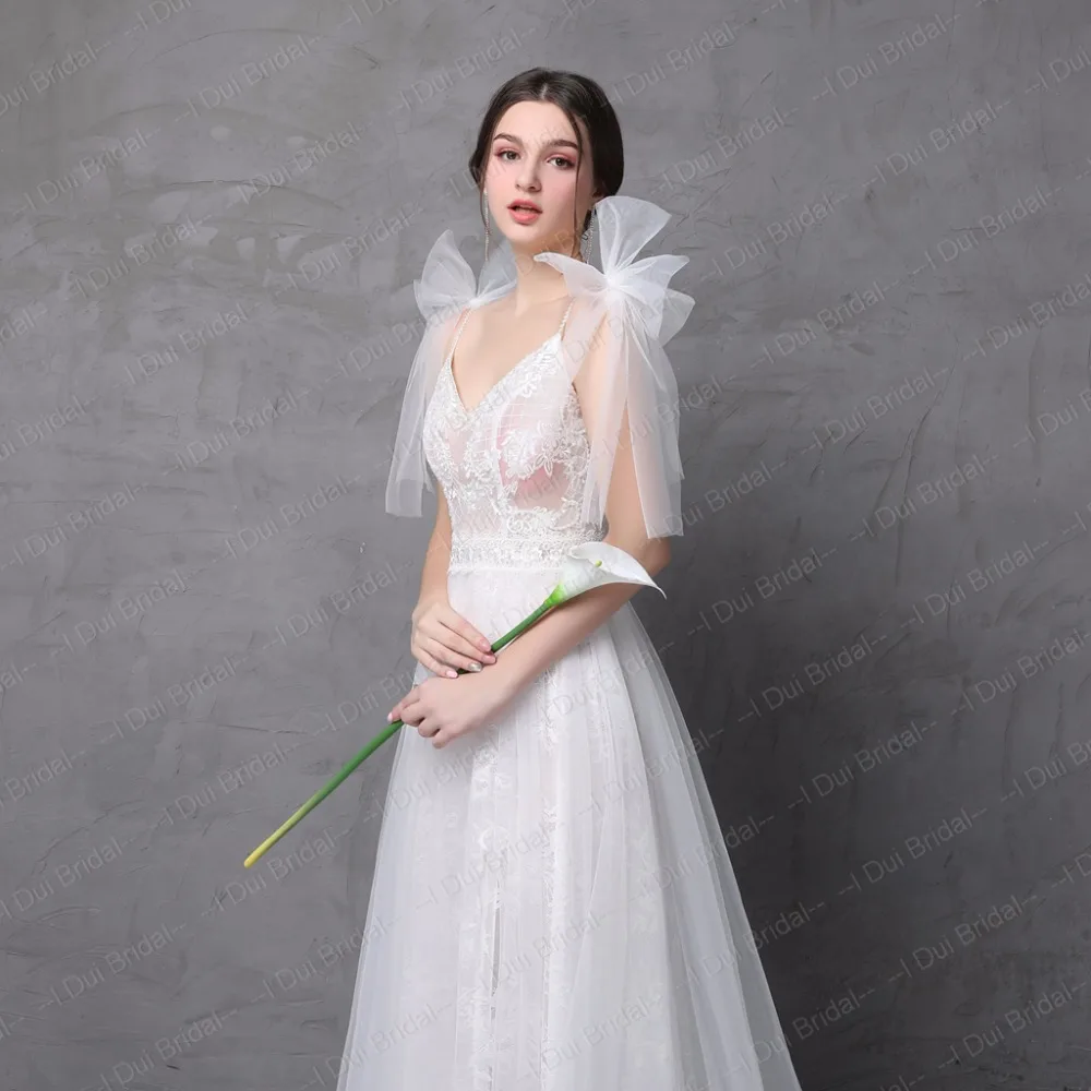 Стиль, настоящая фотография, свадебное платье на тонких бретельках с галстуком-бабочкой, Тюлевое изысканное кружевное романтическое уникальное дизайнерское платье с разрезом