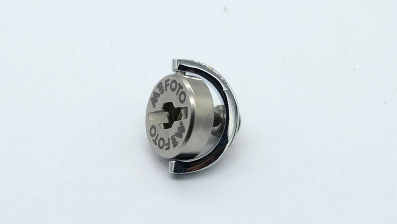 MeFoto 1 4 Screw 01