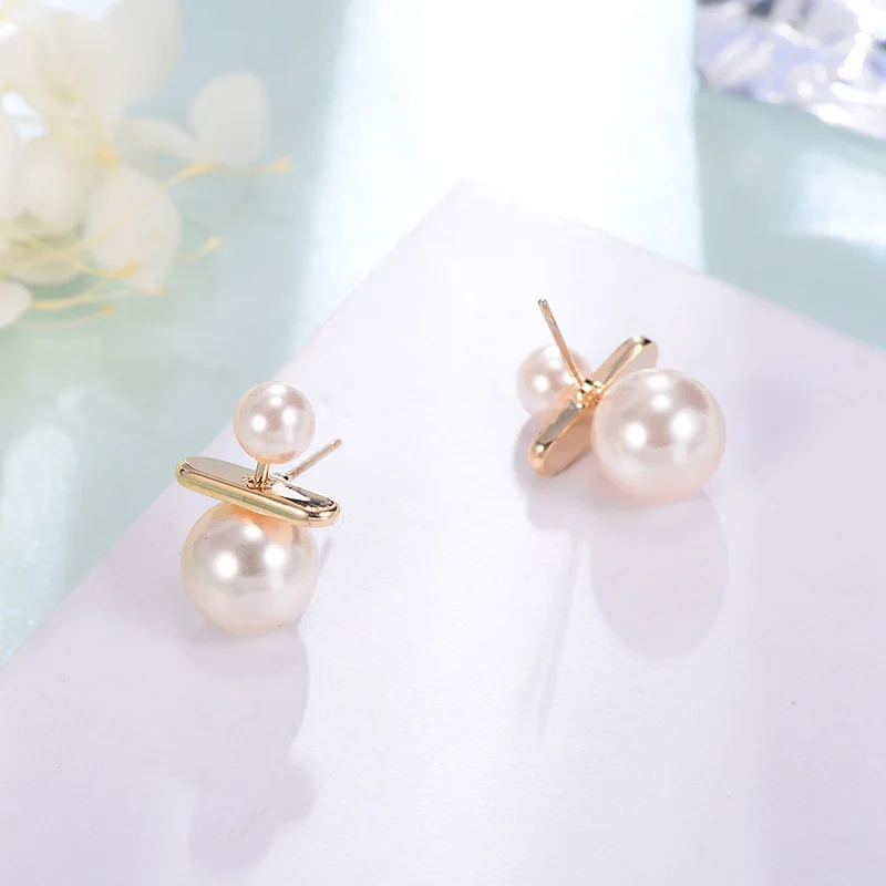 

New Design Pearl Earrings Creative Jewelry Elegant Dangler Round Earrings Wedding Party Earrings for Woman Birthday Gift