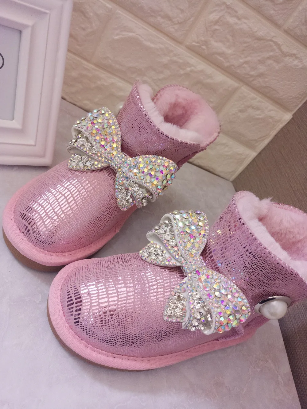 

Luxury brand women snow boots crysal butterfly-knot flats shoes winter 2018 pink Keep warm shoes for girls pearls decor boots