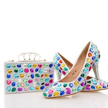 Handgemachte Bunte Kristall Hochzeit Schuhe Blau Strass Partei Prom Schuhe mit Passender Tasche Spitz Mittlere Ferse Brautschuhe