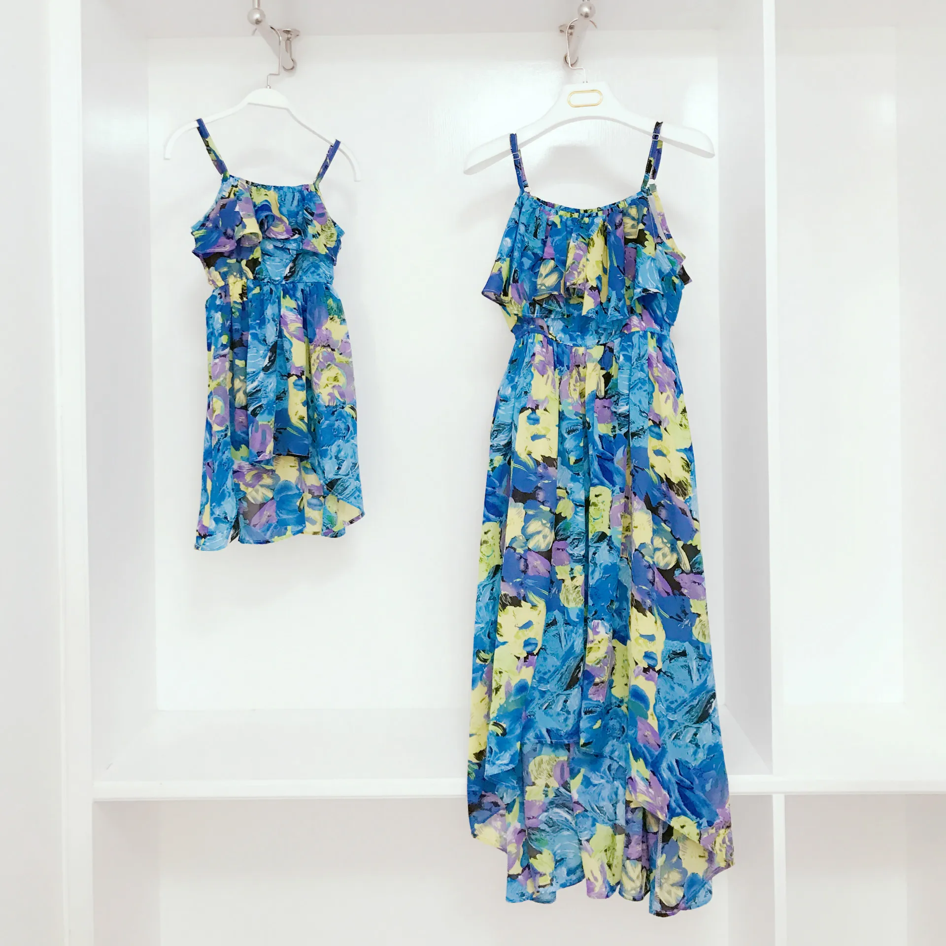 Необычные платья для мамы и дочки; одинаковая летняя одежда; коллекция года; семейный образ; шифоновое платье для будущих мам; пляжные платья; одежда - Цвет: blue