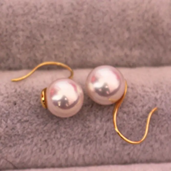 

charming pair of 10-11mm south sea round white pearl earring 18k