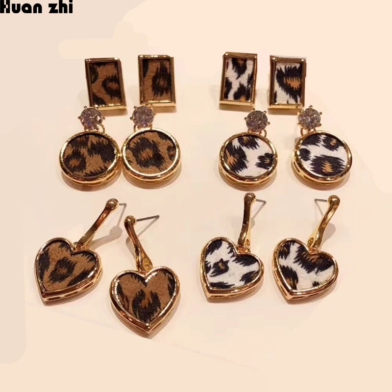 

HUANZHI 2019 New Simple Geometric Crystal Round Love Heart Square Velvet Leopard Print Fabric Small Stud Earrings for Women
