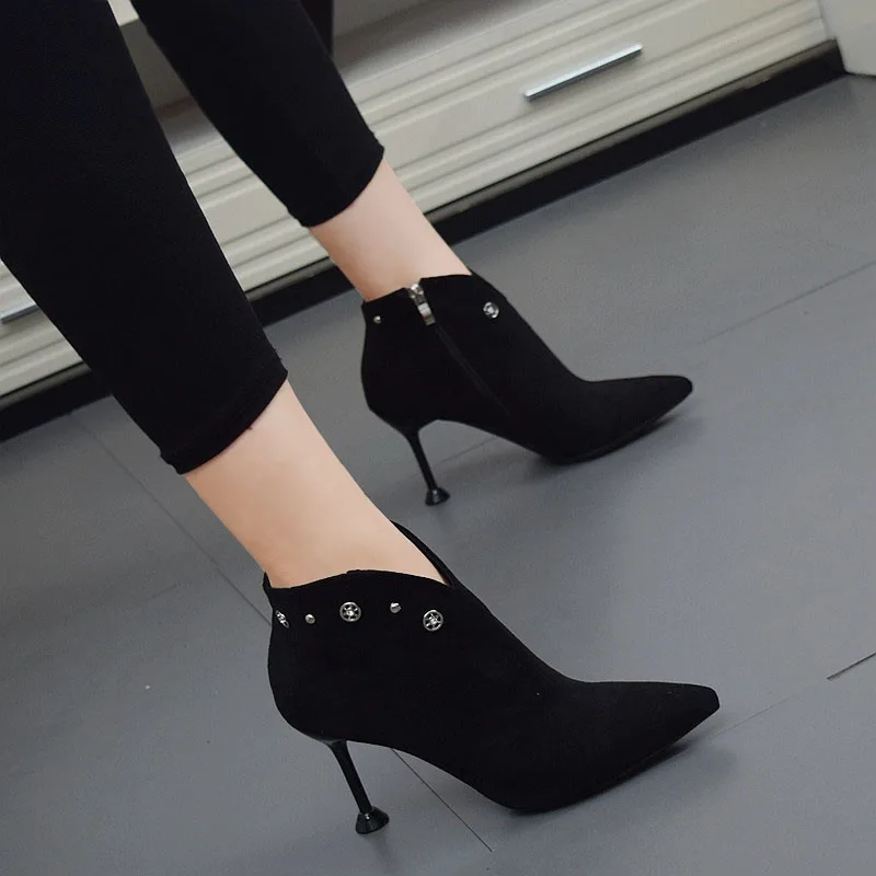 

MoBeiNi Pointed female Martin boots autumn and winter plus velvet sexy stiletto short tube new boots high heel flock riding New