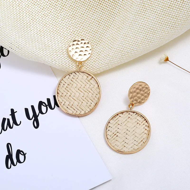 

Vintage Geometric Metal Circle Sequins Drop Earring for Women Beige Brown Handmade Straw Weave Rattan Vine Braid Earring