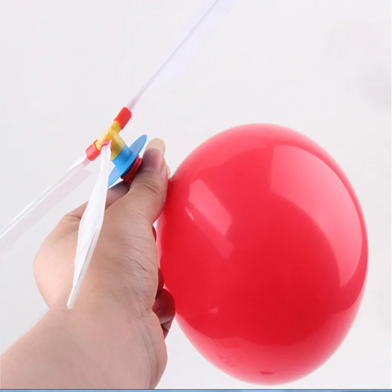 Шарик с пропеллером. Воздушный шар поделка. Лайфхаки с воздушными шариками. Летающий шар без гелия. Летающий воздушный шар.