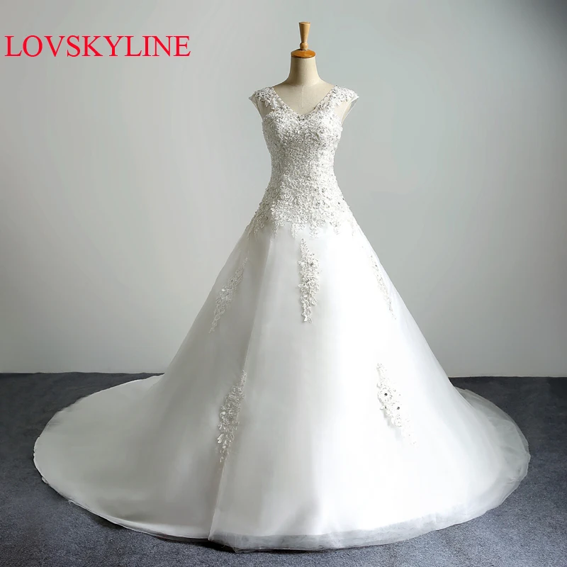 

2018 new real picture lace up Embroidery Beading classic V-neck long train wedding dress Princess Wedding Dress 2018 Gown