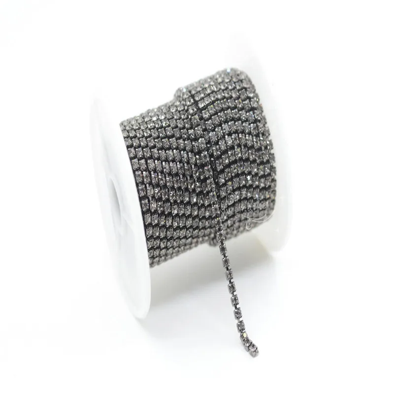

ss6/ss8/ss10 Grey Crystal Rhinestone Close Chain Trim Gun Black 10 Yard