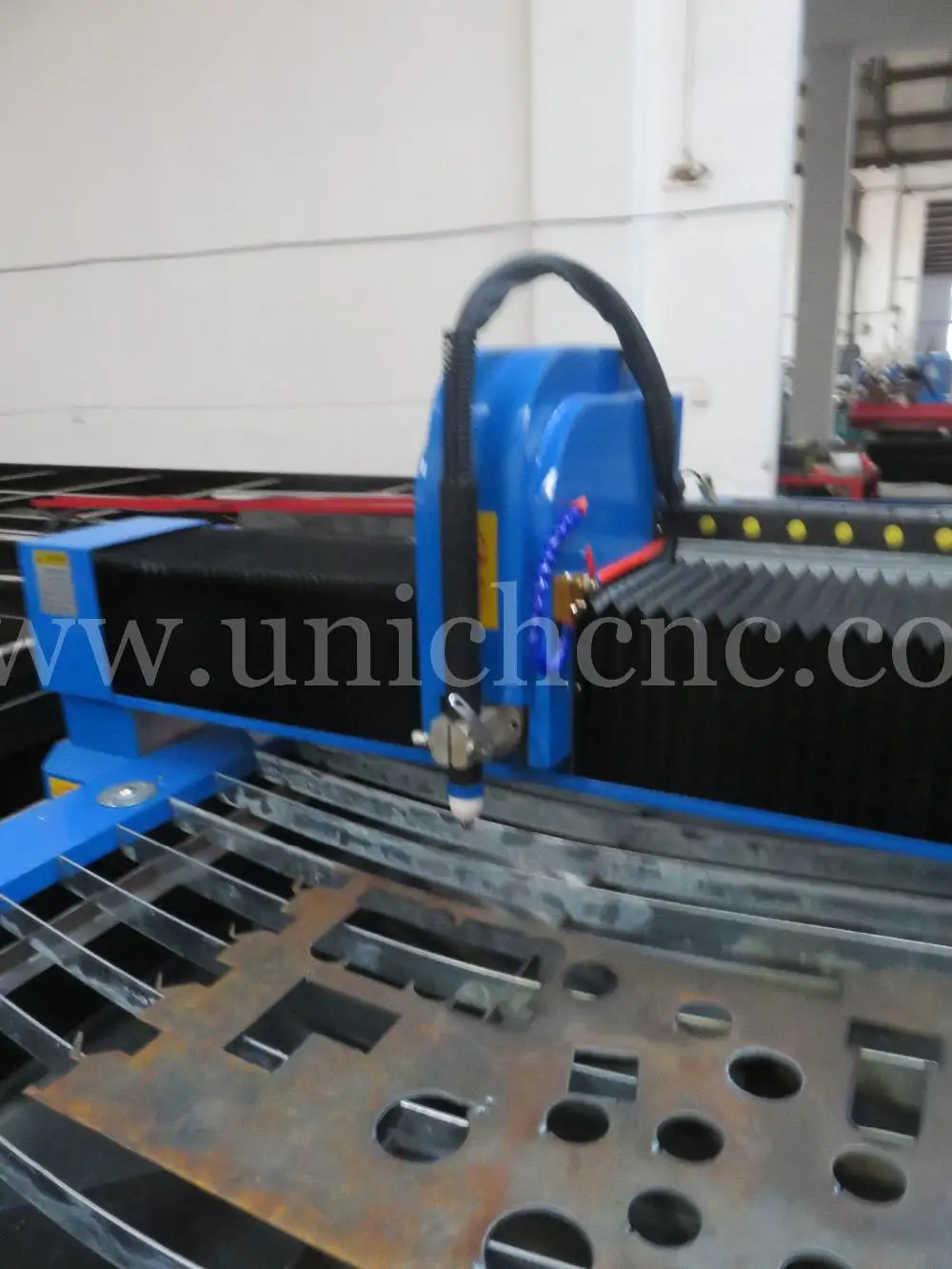 Машина плазменной резки для резки стальных пластин с ЧПУ плазменной резки Китай