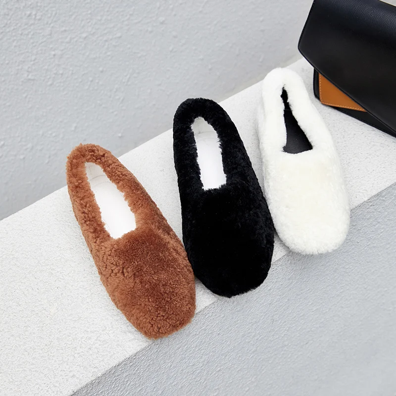 

Web celebrity is the same as the ashigo fur body lazy people wear fur shoes autumn and winter single shoes women flat anti-slip