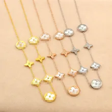 Venta caliente siete flores de color oro/rosa de color de oro/color de plata collar de acero titanium