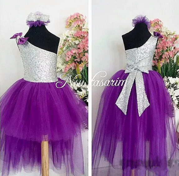 

Sliver Sequins Flower Girls Dresses One Shoulder Puffy Tulle Sequins Girls Pageant Gown Any Size Custom